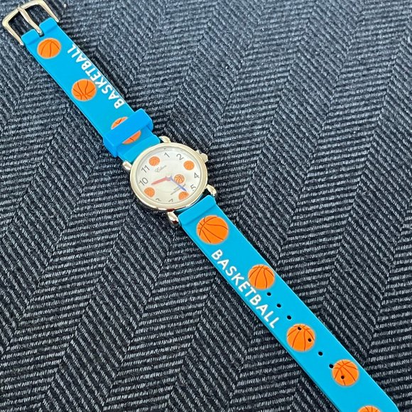 Brand New kids Watch 3D Cartoon Silicone Stainless Steel Water Resistiant - Picture 4 of 5